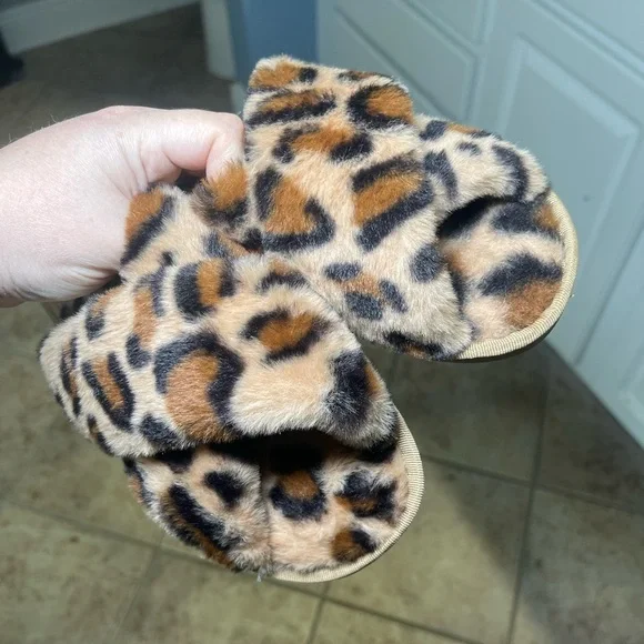 SHEIN Leopard Print Faux Fur Slippers Size 8.5 - Picture 8 of 9